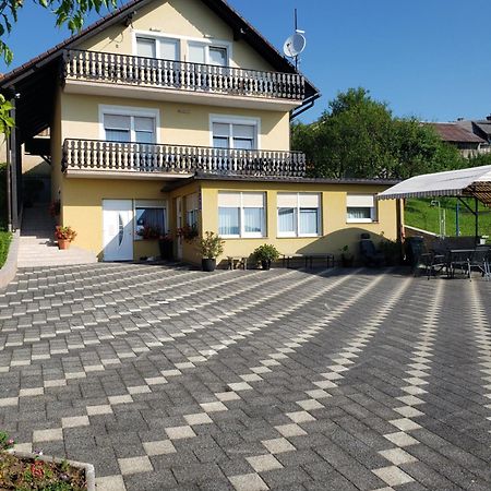 Apartments Mise Ogulin Exterior photo