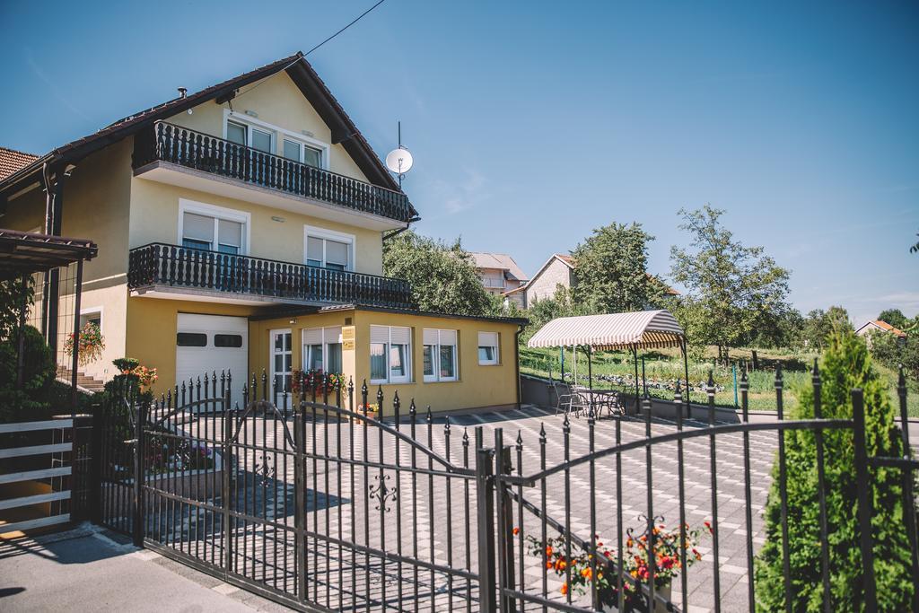 Apartments Mise Ogulin Exterior photo