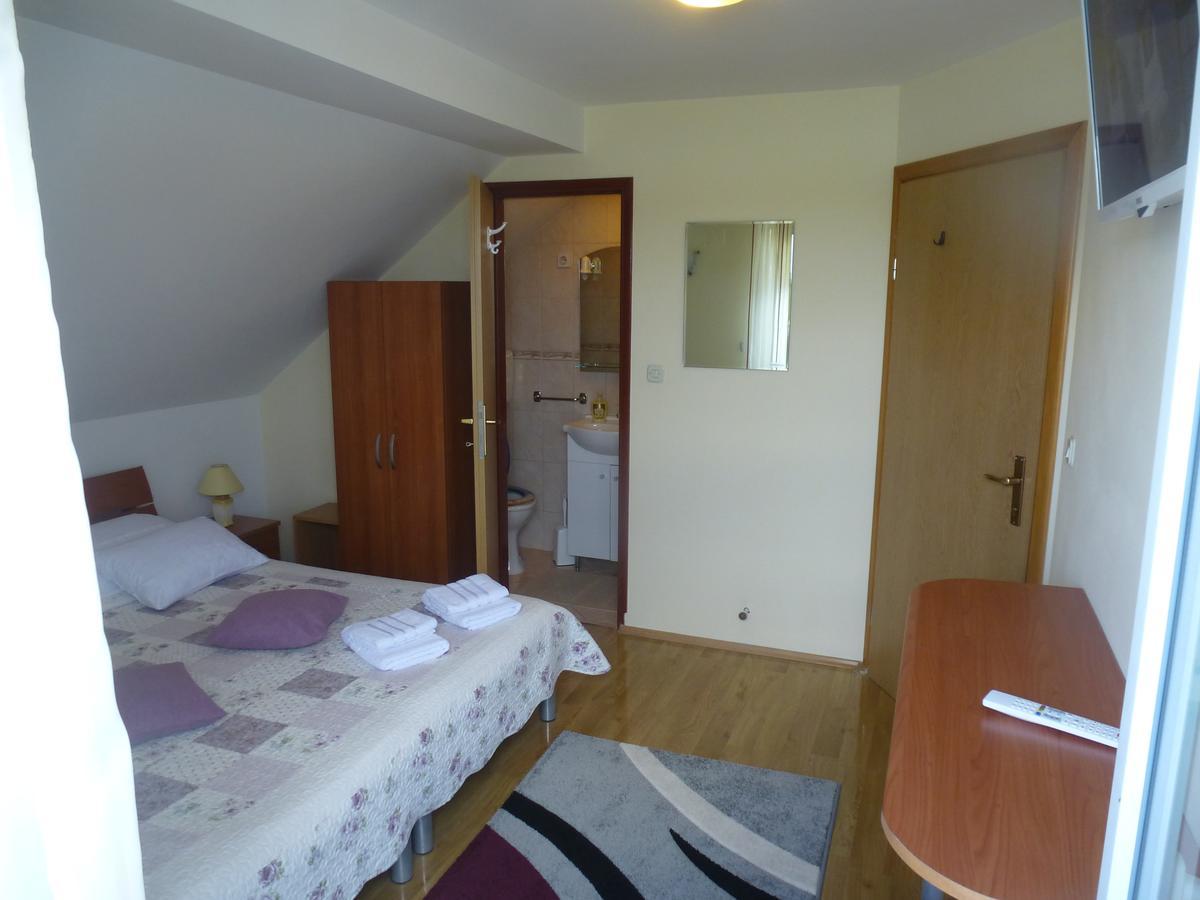 Apartments Mise Ogulin Exterior photo