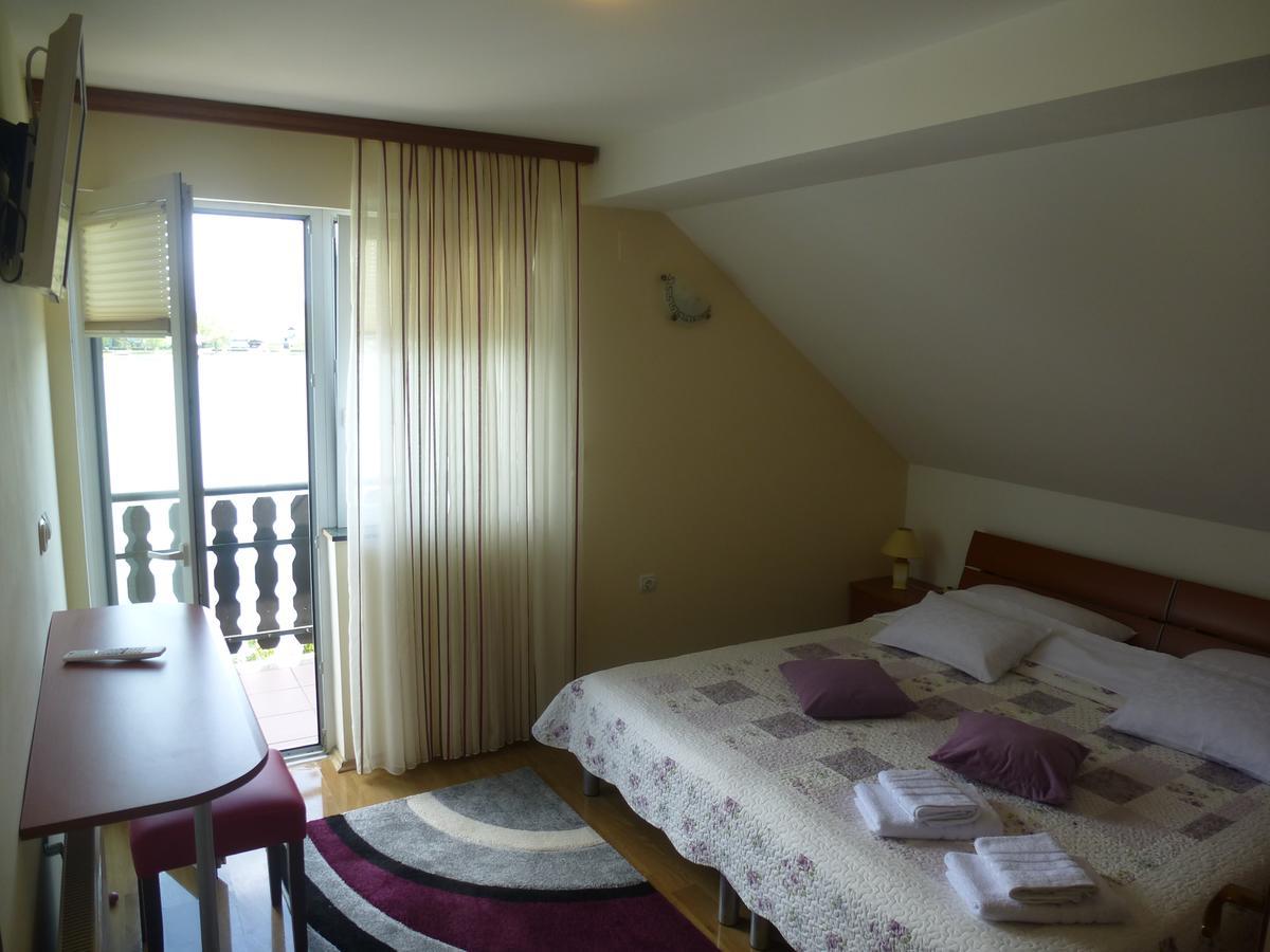 Apartments Mise Ogulin Exterior photo