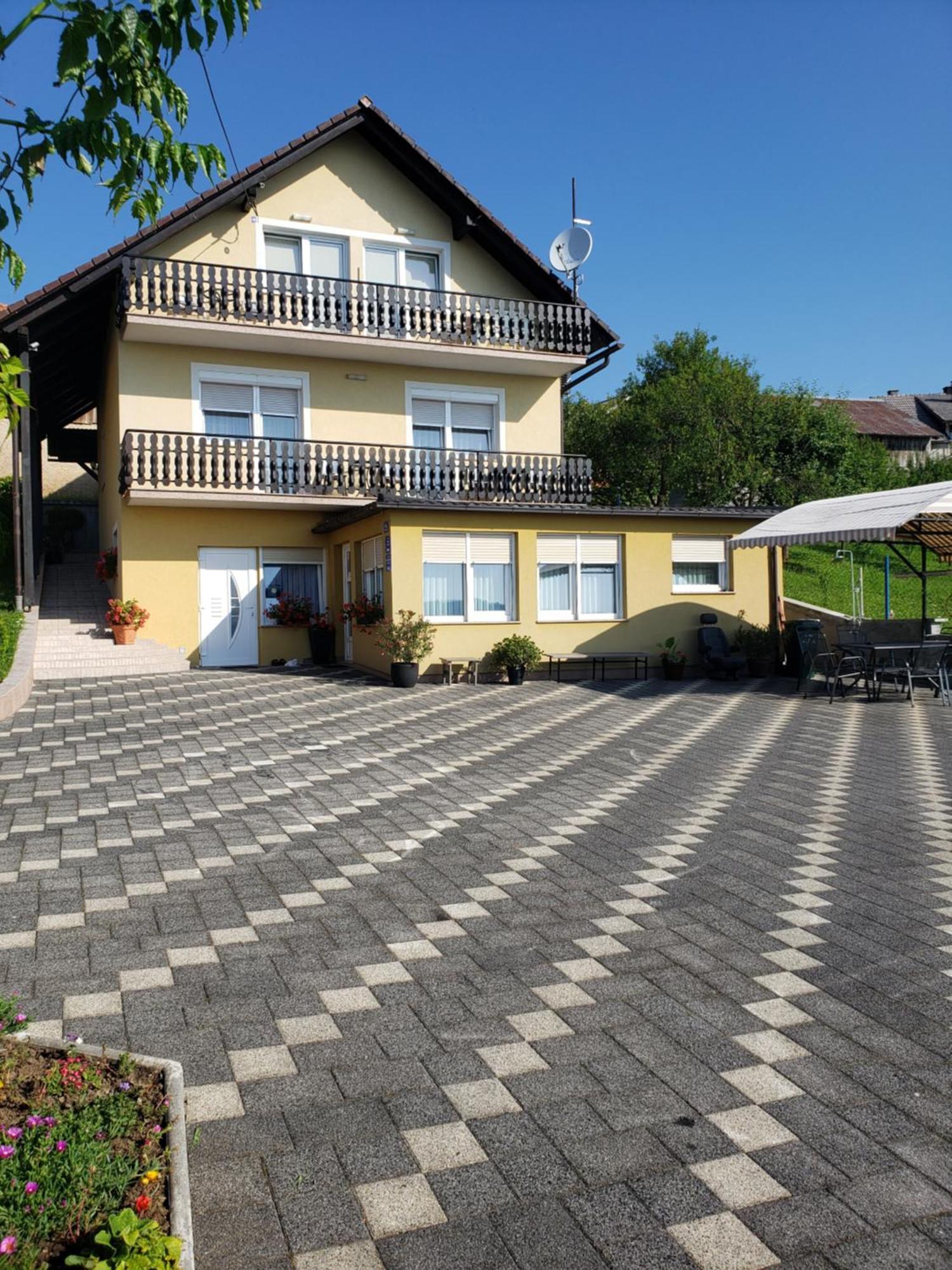 Apartments Mise Ogulin Exterior photo