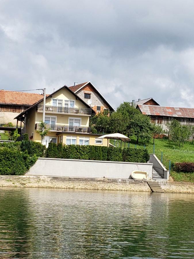 Apartments Mise Ogulin Exterior photo